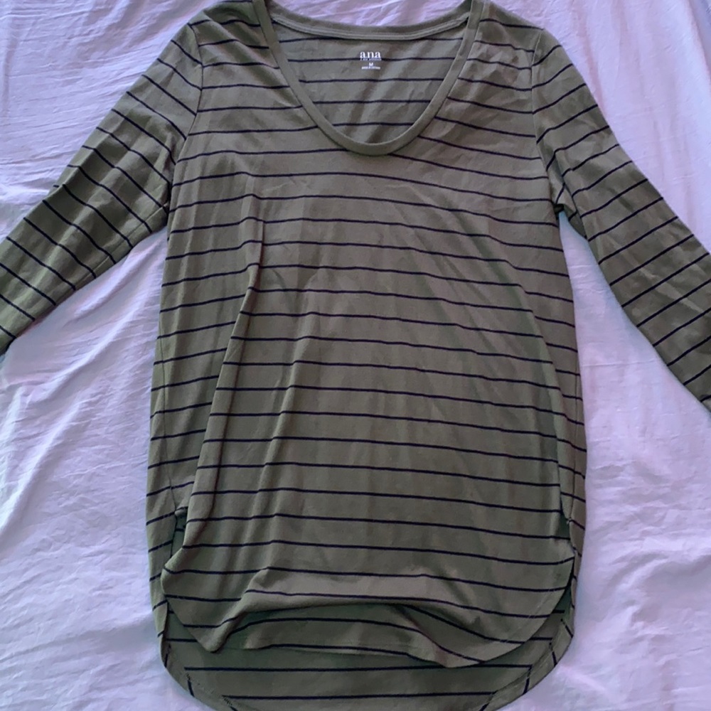 3/4 sleeve green top with black stripes